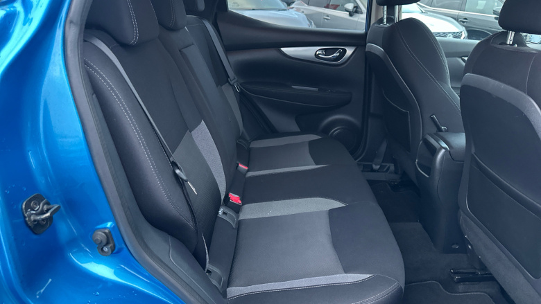 Nissan Qashqai 1.2 DiG-T N-Connecta 5dr Xtronic Petrol Hatchback